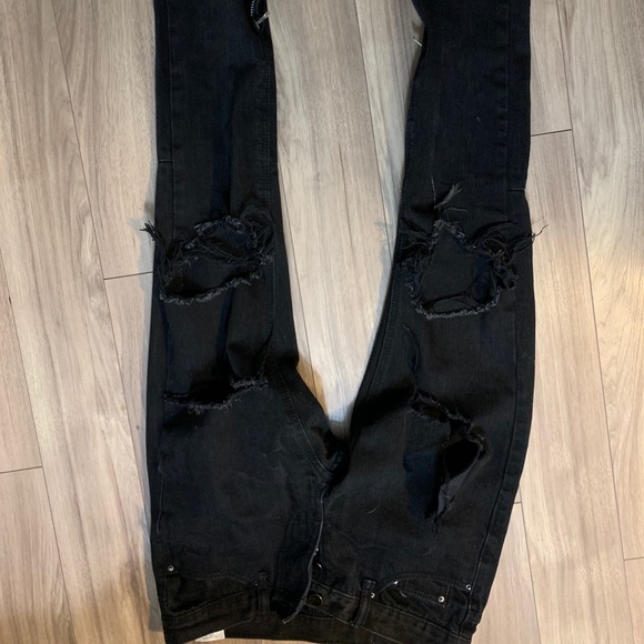 MNML Black Ripped Jeans - Picture 2 of 3